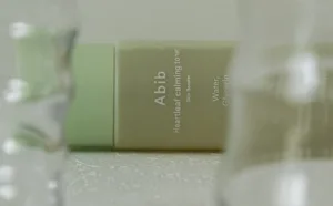 Skinimalism: 5 Tips voor een krachtige en effectieve routine 2 Abib HEARTLEAF CALMING TONER SKIN BOOSTER 200ML 4 e1766324846430